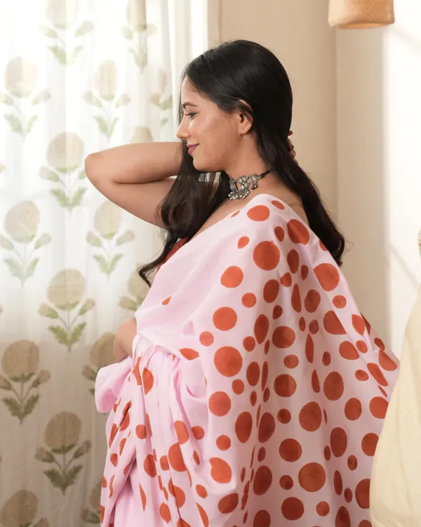 Pink_Cotton_Polka_Dot_Printed_Mul_Saree_With_Tassels_For_Women